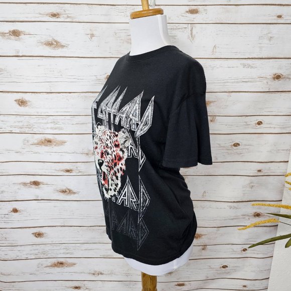 Def Leppard Womens Size S Rock Band Graphic Tee Logo Leopard Black Short Sleeve - Picture 4 of 9